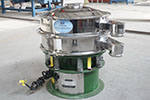 600型三次元振動篩，產(chǎn)量可達(dá)500kg/h。